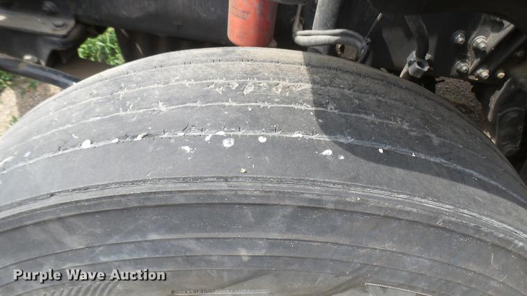 image for item DC1768 2007 Freightliner Columbia semi truck