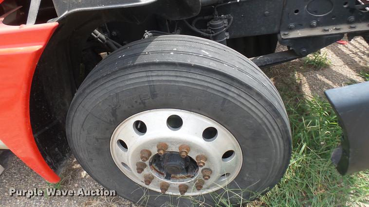 image for item DC1768 2007 Freightliner Columbia semi truck