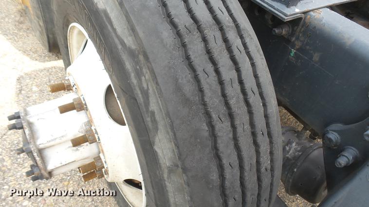 image for item DC1768 2007 Freightliner Columbia semi truck