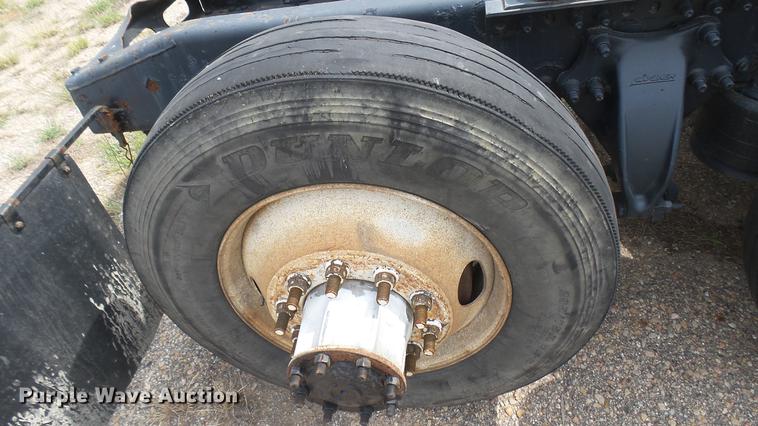 image for item DC1768 2007 Freightliner Columbia semi truck