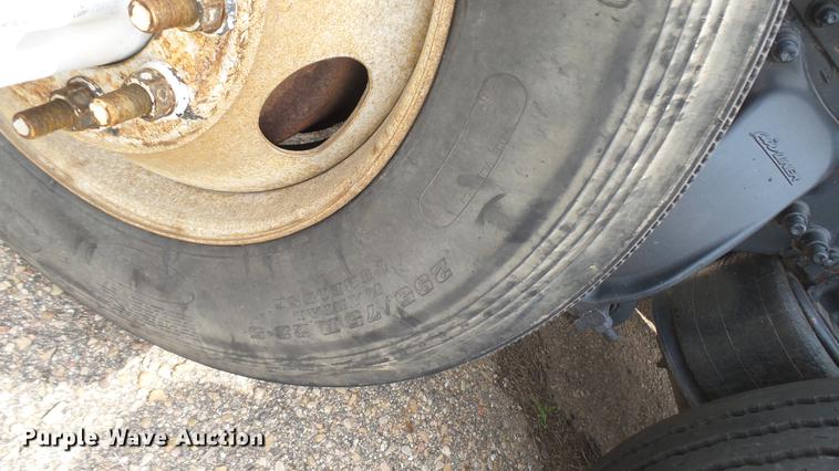 image for item DC1768 2007 Freightliner Columbia semi truck