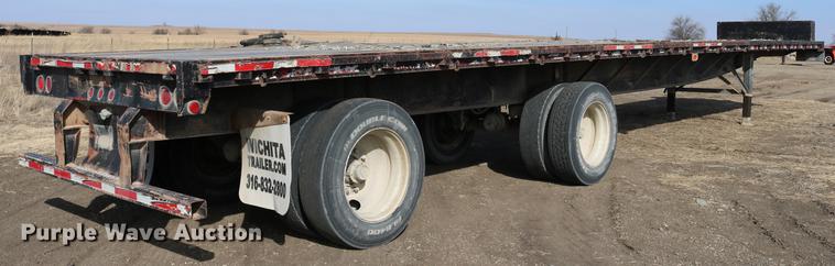 image for item DC3549 1997 Great Dane GPMWSHR248 flatbed trailer