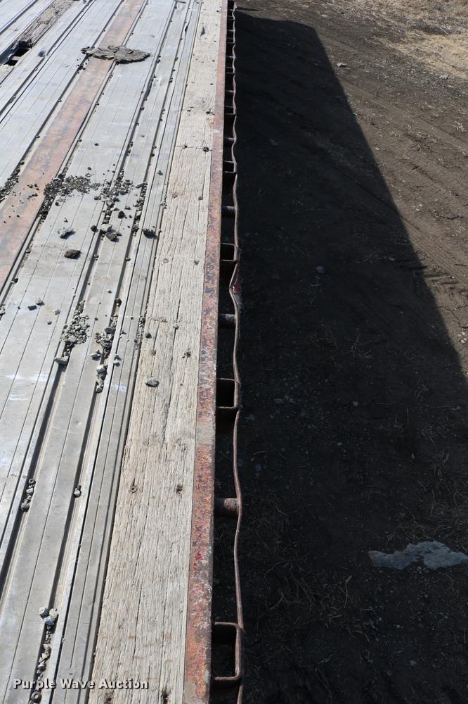 image for item DC3549 1997 Great Dane GPMWSHR248 flatbed trailer