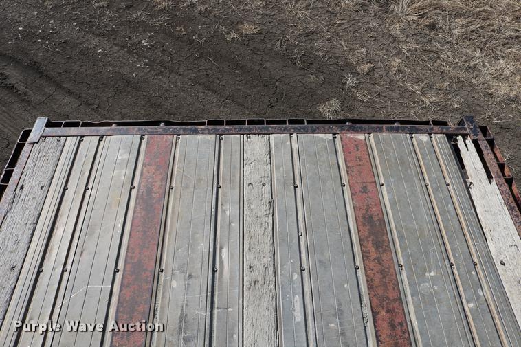 image for item DC3549 1997 Great Dane GPMWSHR248 flatbed trailer