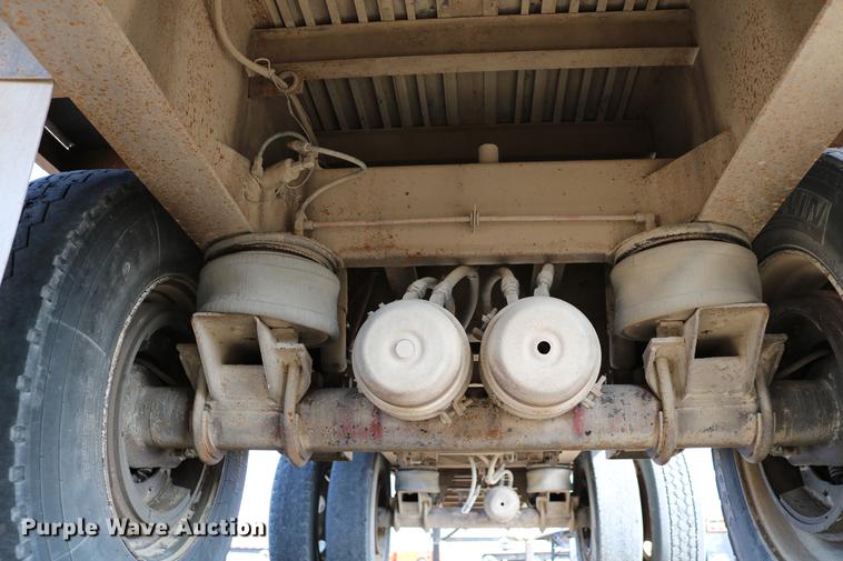 image for item DC3549 1997 Great Dane GPMWSHR248 flatbed trailer