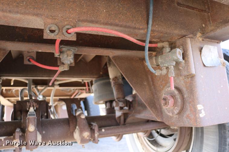 image for item DC3549 1997 Great Dane GPMWSHR248 flatbed trailer