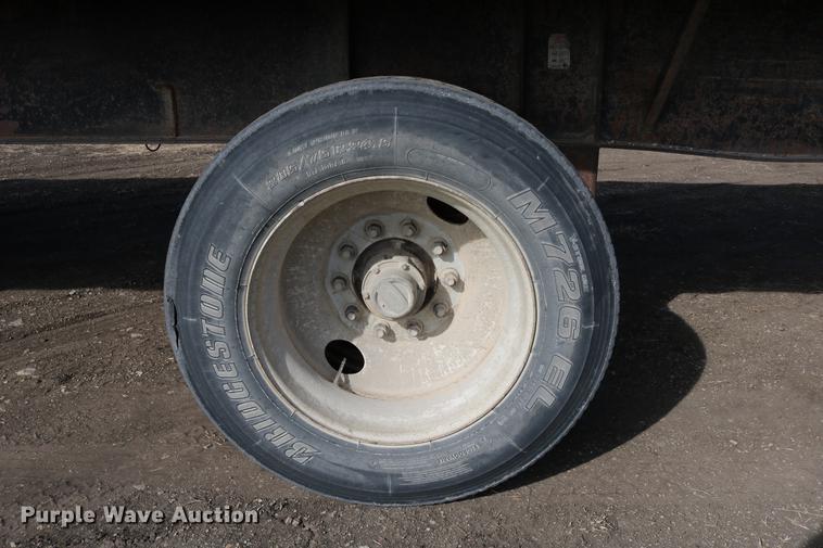 image for item DC3549 1997 Great Dane GPMWSHR248 flatbed trailer