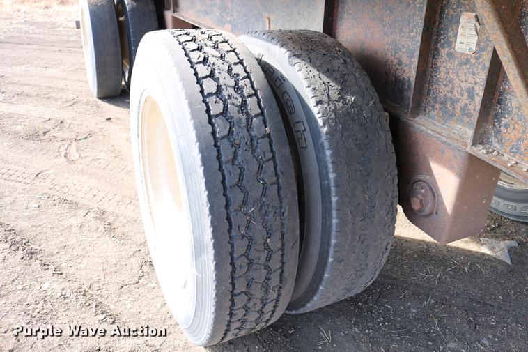 image for item DC3549 1997 Great Dane GPMWSHR248 flatbed trailer