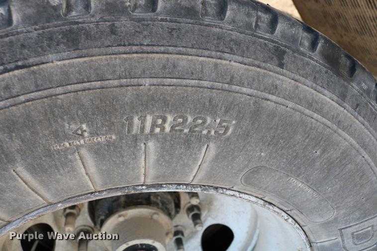 image for item DC3549 1997 Great Dane GPMWSHR248 flatbed trailer