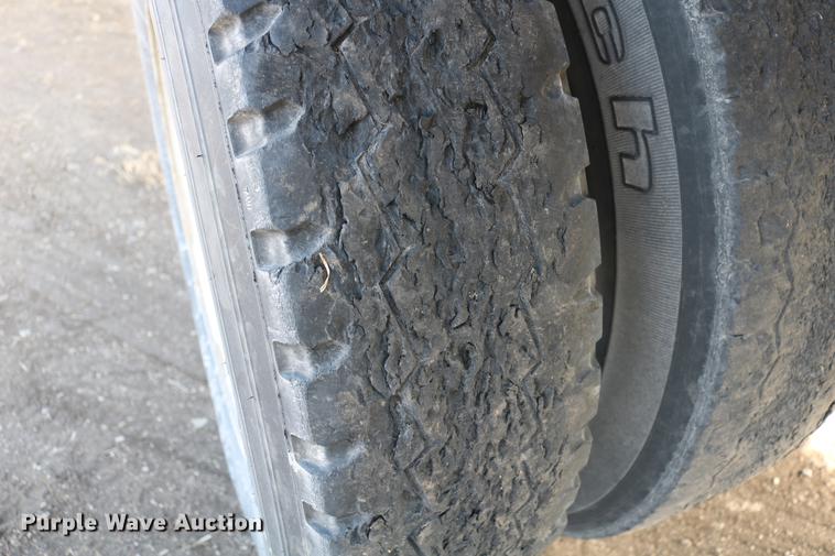 image for item DC3549 1997 Great Dane GPMWSHR248 flatbed trailer