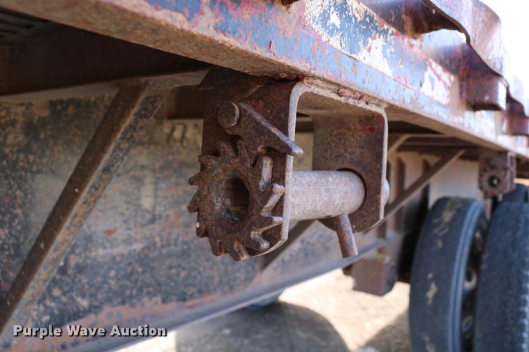 image for item DC3549 1997 Great Dane GPMWSHR248 flatbed trailer