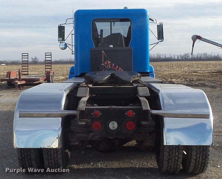 image for item DC7403 1990 Freightliner FLD120 semi truck