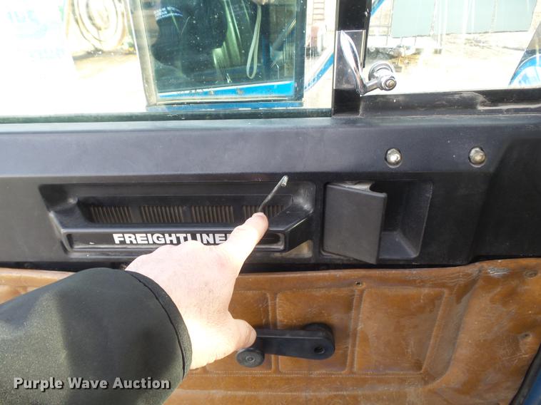 image for item DC7403 1990 Freightliner FLD120 semi truck