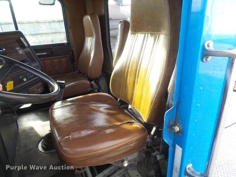 image for item DC7403 1990 Freightliner FLD120 semi truck