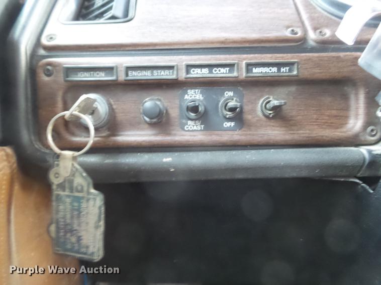 image for item DC7403 1990 Freightliner FLD120 semi truck