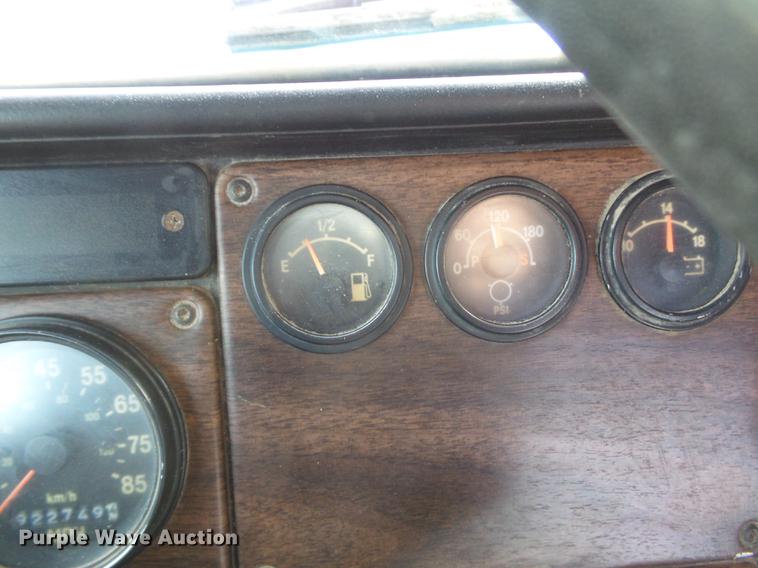 image for item DC7403 1990 Freightliner FLD120 semi truck