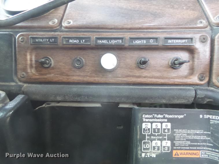 image for item DC7403 1990 Freightliner FLD120 semi truck