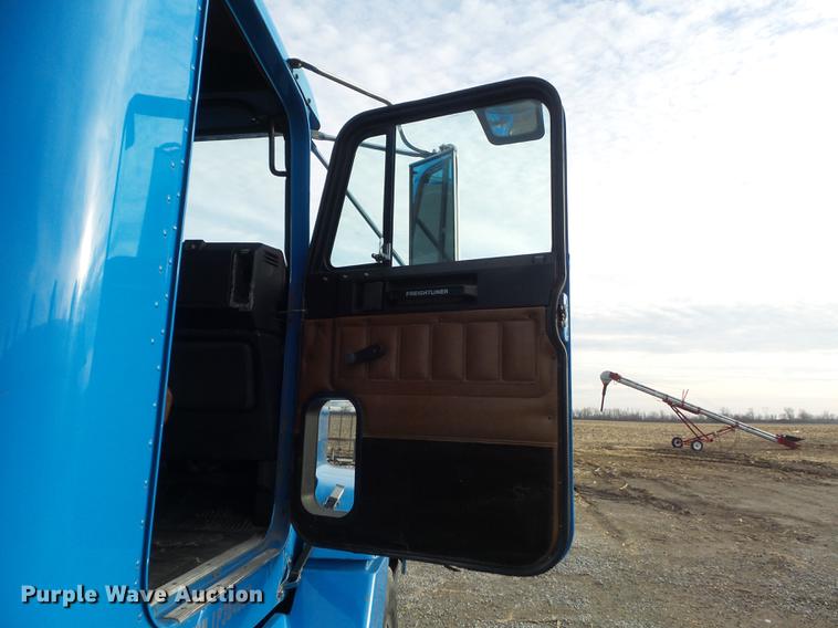 image for item DC7403 1990 Freightliner FLD120 semi truck