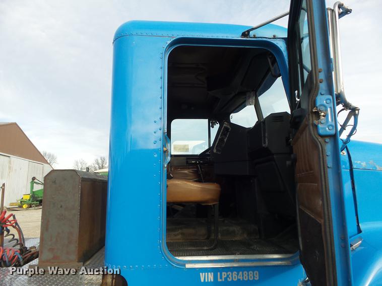 image for item DC7403 1990 Freightliner FLD120 semi truck