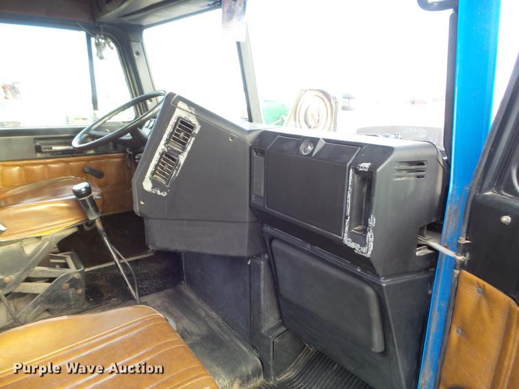 image for item DC7403 1990 Freightliner FLD120 semi truck