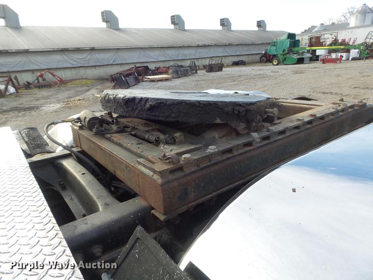 image for item DC7403 1990 Freightliner FLD120 semi truck