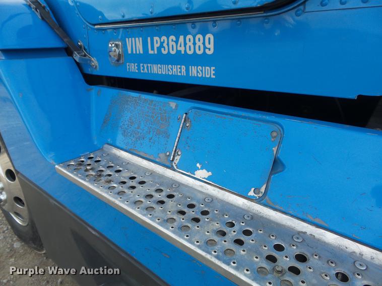 image for item DC7403 1990 Freightliner FLD120 semi truck