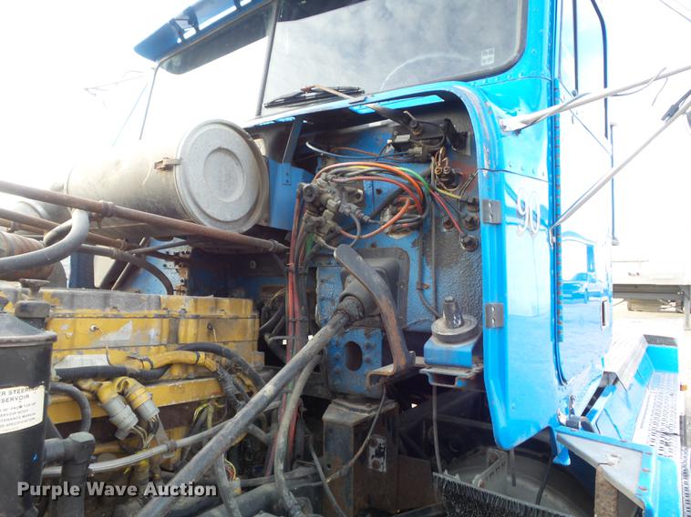 image for item DC7403 1990 Freightliner FLD120 semi truck