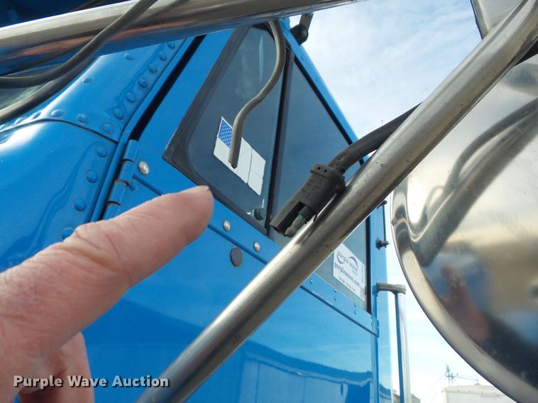 image for item DC7403 1990 Freightliner FLD120 semi truck