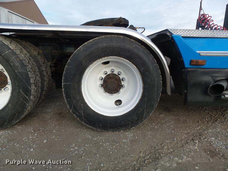 image for item DC7403 1990 Freightliner FLD120 semi truck