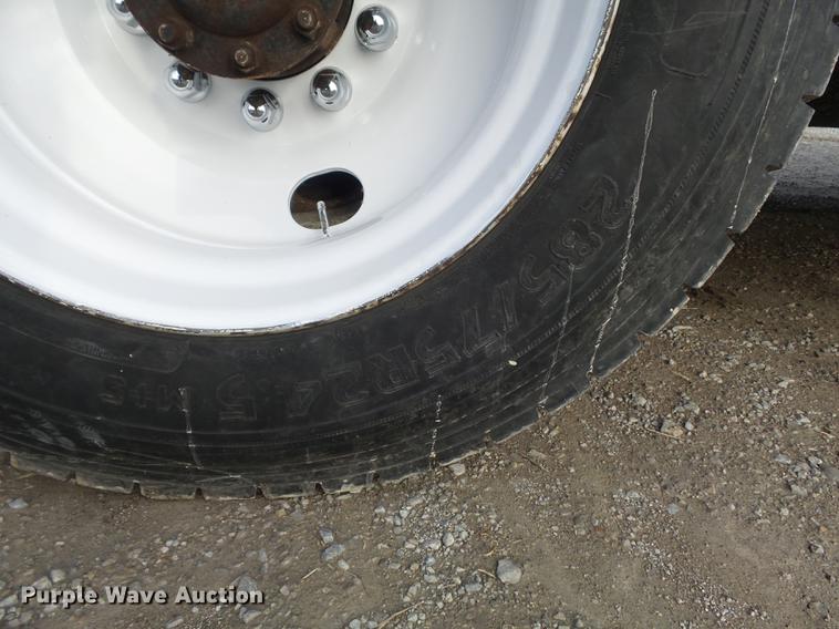 image for item DC7403 1990 Freightliner FLD120 semi truck