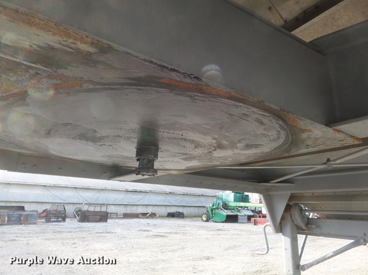 image for item DC7404 1991 Wilson DWH-200 double hopper grain trailer