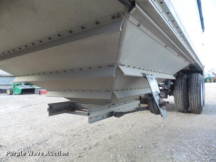 image for item DC7404 1991 Wilson DWH-200 double hopper grain trailer