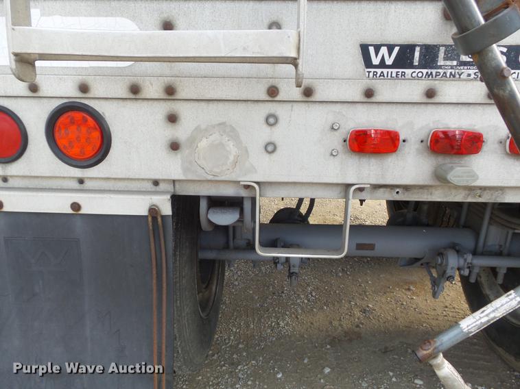 image for item DC7404 1991 Wilson DWH-200 double hopper grain trailer
