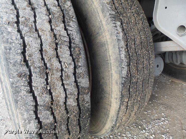 image for item DC7404 1991 Wilson DWH-200 double hopper grain trailer