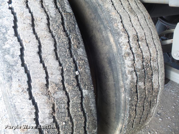 image for item DC7404 1991 Wilson DWH-200 double hopper grain trailer