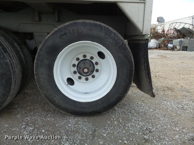 image for item DC7404 1991 Wilson DWH-200 double hopper grain trailer