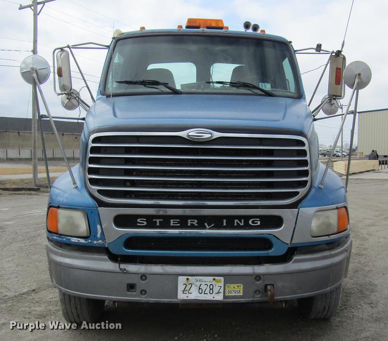 image for item DC7406 2001 Sterling 9500 semi truck