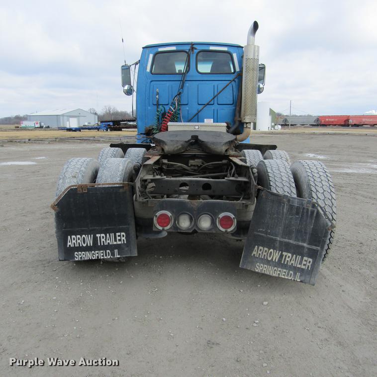 image for item DC7406 2001 Sterling 9500 semi truck