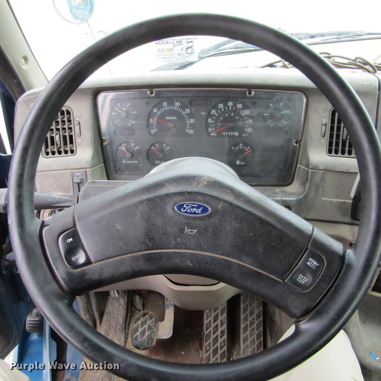 image for item DC7406 2001 Sterling 9500 semi truck