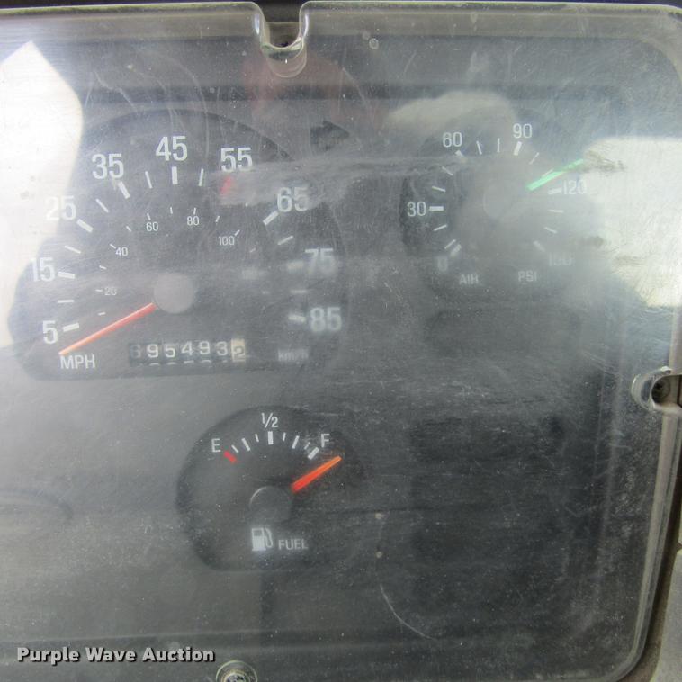 image for item DC7406 2001 Sterling 9500 semi truck