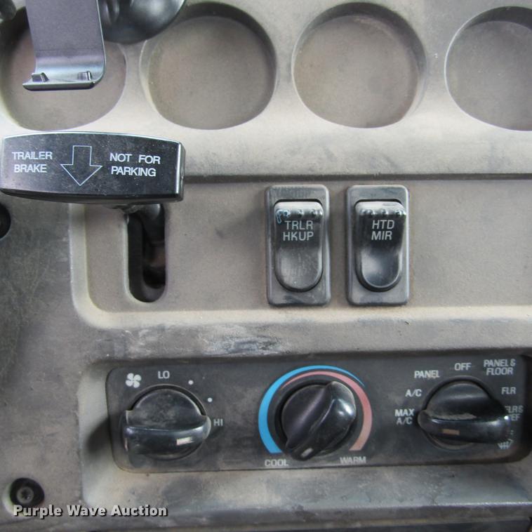 image for item DC7406 2001 Sterling 9500 semi truck