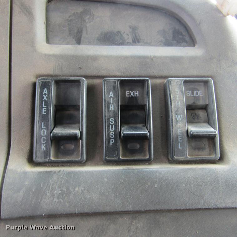 image for item DC7406 2001 Sterling 9500 semi truck