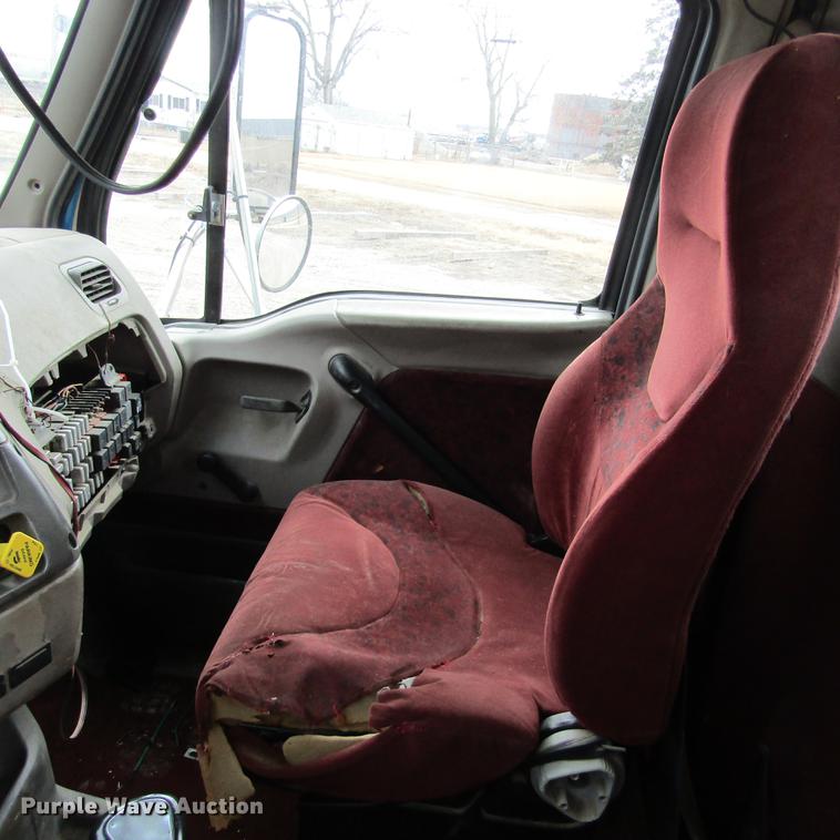 image for item DC7406 2001 Sterling 9500 semi truck