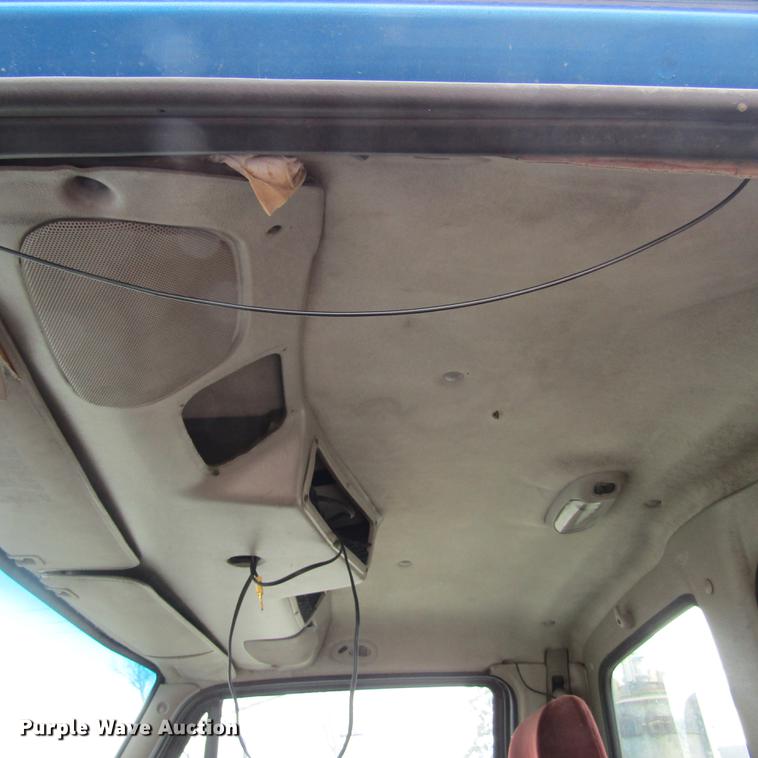 image for item DC7406 2001 Sterling 9500 semi truck