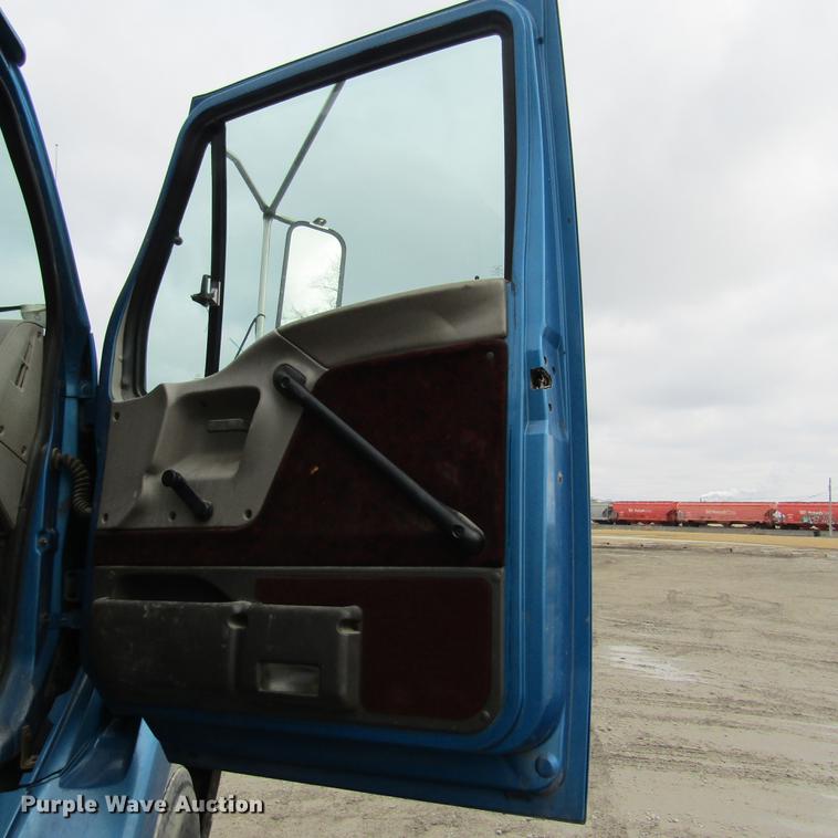 image for item DC7406 2001 Sterling 9500 semi truck