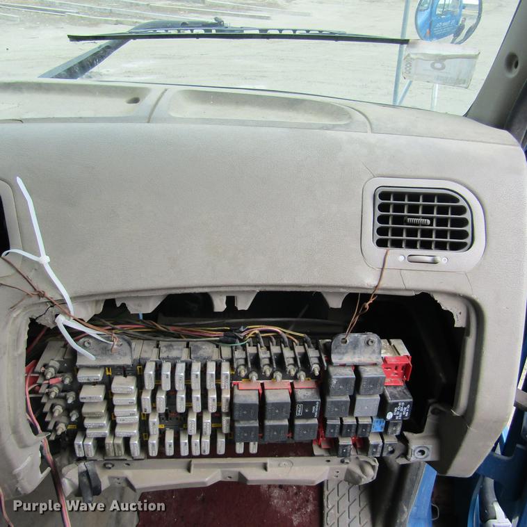 image for item DC7406 2001 Sterling 9500 semi truck