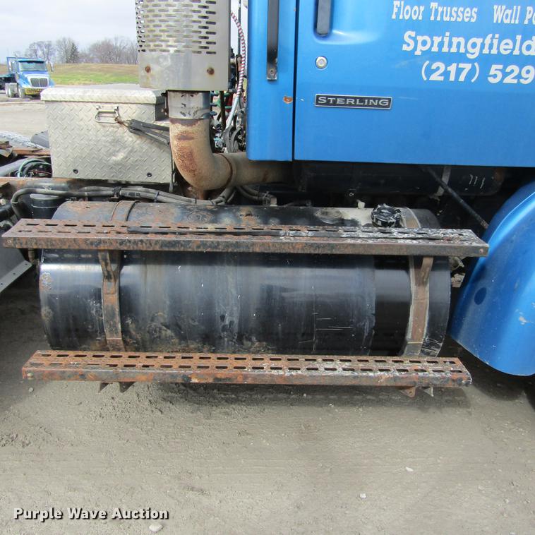 image for item DC7406 2001 Sterling 9500 semi truck