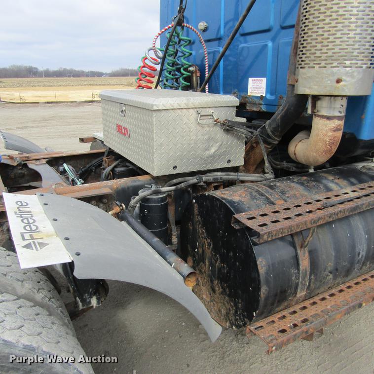 image for item DC7406 2001 Sterling 9500 semi truck