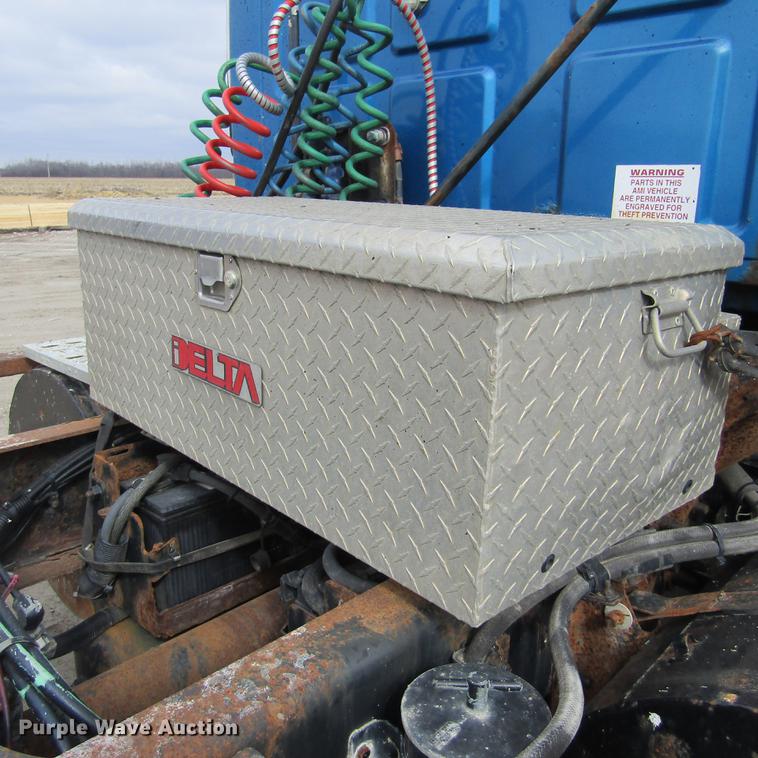 image for item DC7406 2001 Sterling 9500 semi truck