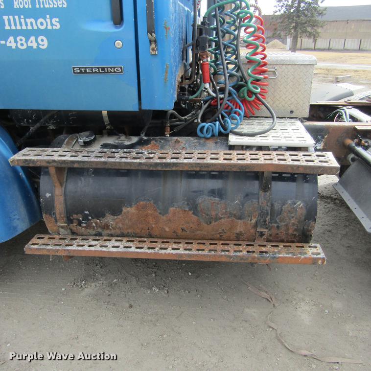 image for item DC7406 2001 Sterling 9500 semi truck